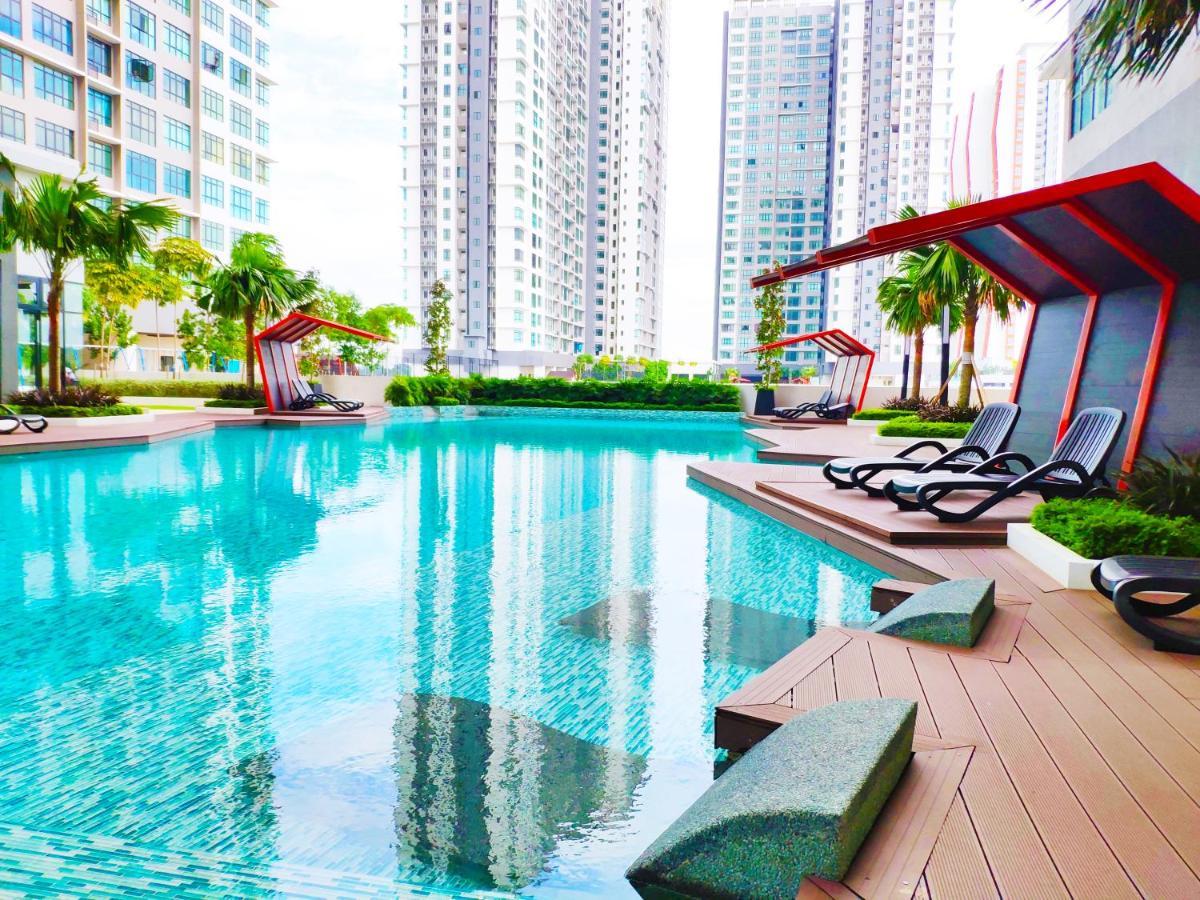 Netflix# Conezion Ioi Resort City By Salaam Suites Putrajaya Kültér fotó
