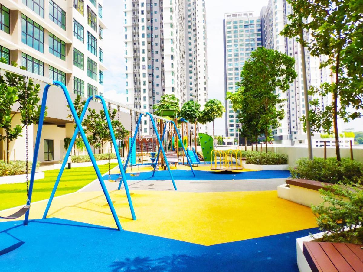 Netflix# Conezion Ioi Resort City By Salaam Suites Putrajaya Kültér fotó